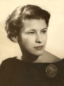 Neveu, Violette Bradley